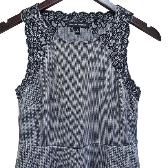 Banana Republic Fit and Flare Lace Trim Dress Gray Sleeveless Size 0 - Picture 2 of 6